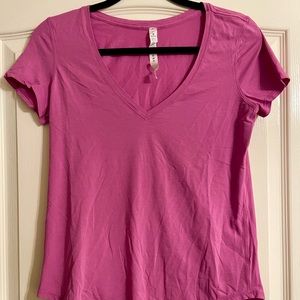 Lululemon Love V Neck T Shirt Size 4 Small Pink